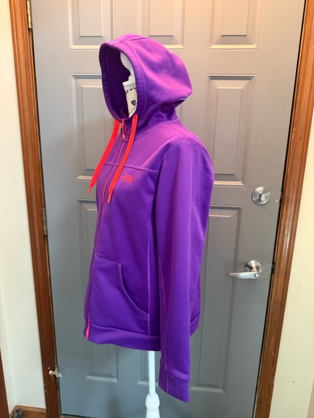 North Face vibrant Purple Fleece Hoodie with Pink-Accents (Large) - Picture 2 of 10